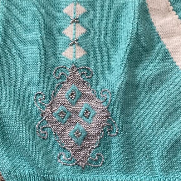 Vintage Jocelyn Smith Petites Angora Embroidered Blue Cream Vneck Sweater - Picture 12 of 12